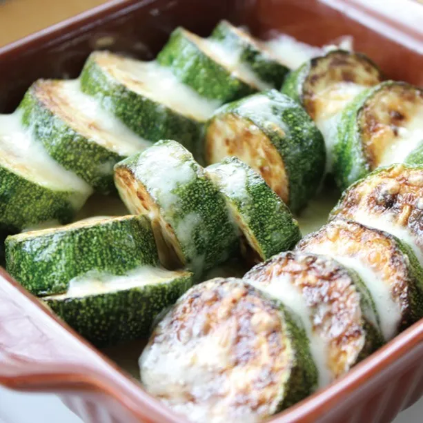 夏の食卓にぴったりなヘルシー食材といえば、「ズッキーニ」です...